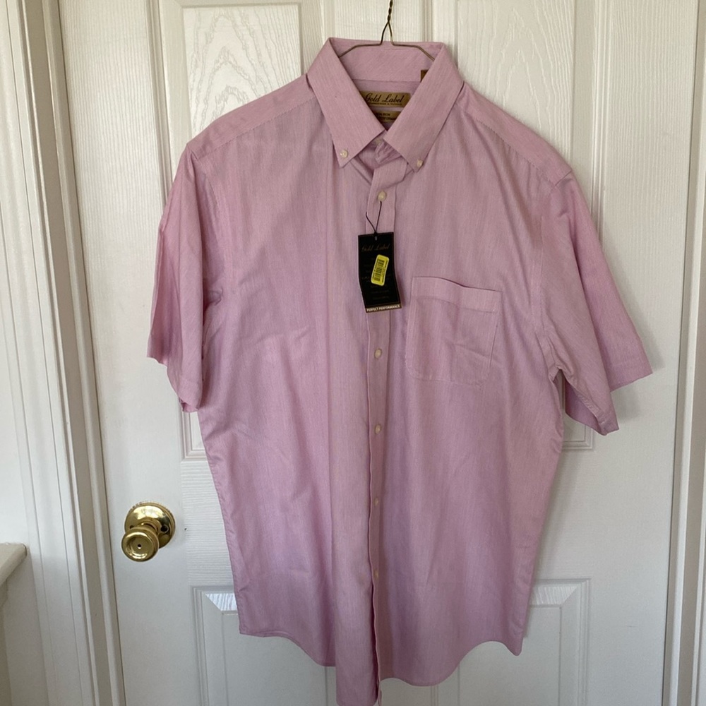 “Gold Label Roundtree and Yorke” shirt; size M; NWT